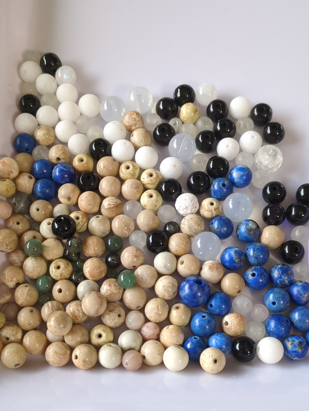 🏵️B22 Mixed Semi-Precious and Glass Bead Assortment - Blue, Black, White, Tan